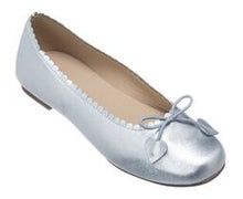 Load image into Gallery viewer, Girl's silver scallop ballet flats