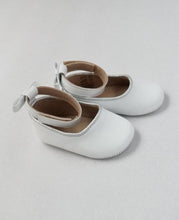 Load image into Gallery viewer, Baby girl's shoes