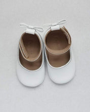 Load image into Gallery viewer, Baby girl's shoes