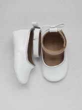 Load image into Gallery viewer, Baby girl's shoes
