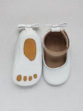 Load image into Gallery viewer, Baby girl's shoes