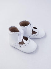 Load image into Gallery viewer, Baby girl's shoes
