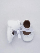 Load image into Gallery viewer, Baby girl's shoes