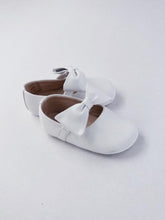 Load image into Gallery viewer, Baby girl's shoes