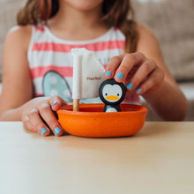 Load image into Gallery viewer, Plan Toys Sailing Boat - Penguin