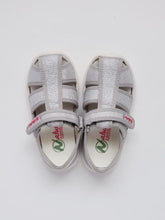 Load image into Gallery viewer, Girl's silver glitter sandals