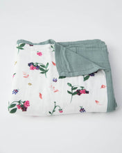 Load image into Gallery viewer, Deluxe Muslin Quilt - Berry Patch