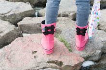 Load image into Gallery viewer, Pluie Pluie Double Bows Fuchsia Rain boots
