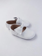 Load image into Gallery viewer, Baby girl&#39;s shoes
