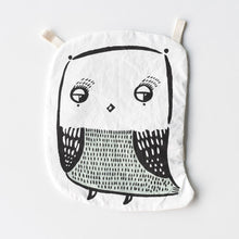 Load image into Gallery viewer, Wee Gallery - Organic Crinkle toy - Owl
