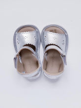 Load image into Gallery viewer, Baby girl&#39;s silver sandals
