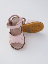 Load image into Gallery viewer, Girl&#39;s pink cut-outs sandals
