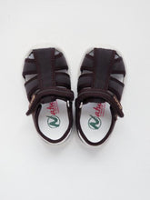 Load image into Gallery viewer, Boy&#39;s brown sandals
