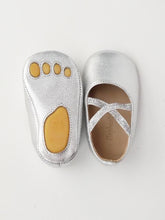 Load image into Gallery viewer, Baby girl&#39;s silver ballet flats
